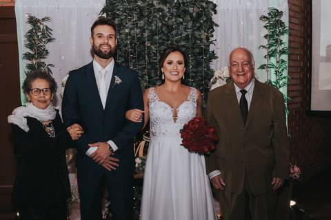Maquiagem; Making of; Noiva; Noivo; Pré Wedding; Street Wedding; Celina Munhoz; Adriana Kruger; Manu Garcia; Camarim Madri; Wandering Wedding; São Francisco de Paula; Fotografia de Casal; Fotografia de Casamento; Pré Wedding; São Leopoldo; Ruinas Cassino;'