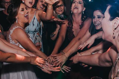 Maquiagem; Making of; Noiva; Noivo; Pré Wedding; Street Wedding; Celina Munhoz; Adriana Kruger; Manu Garcia; Camarim Madri; Wandering Wedding; São Francisco de Paula; Fotografia de Casal; Fotografia de Casamento; Pré Wedding; São Leopoldo; Ruinas Cassino;'