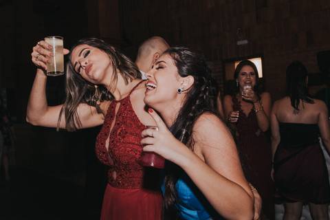Maquiagem; Making of; Noiva; Noivo; Pré Wedding; Street Wedding; Celina Munhoz; Adriana Kruger; Manu Garcia; Camarim Madri; Wandering Wedding; São Francisco de Paula; Fotografia de Casal; Fotografia de Casamento; Pré Wedding; São Leopoldo; Ruinas Cassino;'