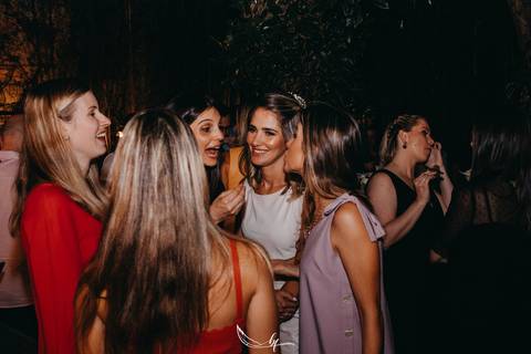 Maquiagem; Making of; Noiva; Noivo; Pré Wedding; Street Wedding; Celina Munhoz; Adriana Kruger; Manu Garcia; Camarim Madri; Wandering Wedding; São Francisco de Paula; Fotografia de Casal; Fotografia de Casamento; Pré Wedding; São Leopoldo; Ruinas Cassino;'