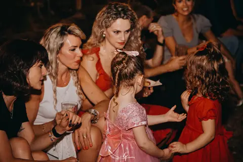 Maquiagem; Making of; Noiva; Noivo; Pré Wedding; Street Wedding; Celina Munhoz; Adriana Kruger; Manu Garcia; Camarim Madri; Wandering Wedding; São Francisco de Paula; Fotografia de Casal; Fotografia de Casamento; Pré Wedding; São Leopoldo; Ruinas Cassino;'