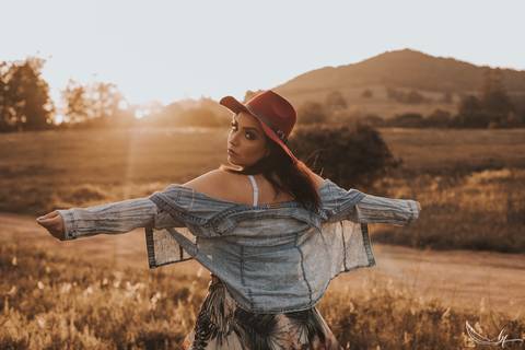 Ensaio feminino; Fotografia feminina; Recanto Bueno; Celina Munhoz; Novo Hamburgo; Fotografia Lifestyle; Nova Petropolis; Ensaio Teen; Ensaio 15th; 15 anos; Fotografo de 15 Anos; Debutante; Camarim Madri; Adriana Krieger; Manu Garcia;'