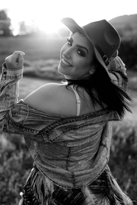 Ensaio feminino; Fotografia feminina; Recanto Bueno; Celina Munhoz; Novo Hamburgo; Fotografia Lifestyle; Nova Petropolis; Ensaio Teen; Ensaio 15th; 15 anos; Fotografo de 15 Anos; Debutante; Camarim Madri; Adriana Krieger; Manu Garcia;'