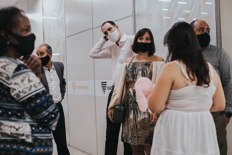 Maquiagem; Making of; Noiva; Noivo; Pré Wedding; Street Wedding; Celina Munhoz; Adriana Kruger; Manu Garcia; Camarim Madri; Wandering Wedding; São Francisco de Paula; Fotografia de Casal; Fotografia de Casamento; Pré Wedding; São Leopoldo; Belo Horizonte;'