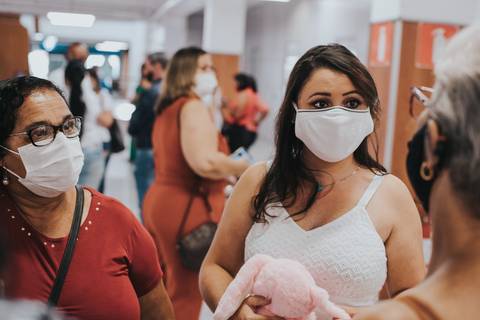 Maquiagem; Making of; Noiva; Noivo; Pré Wedding; Street Wedding; Celina Munhoz; Adriana Kruger; Manu Garcia; Camarim Madri; Wandering Wedding; São Francisco de Paula; Fotografia de Casal; Fotografia de Casamento; Pré Wedding; São Leopoldo; Belo Horizonte;'