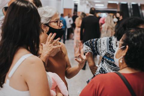 Maquiagem; Making of; Noiva; Noivo; Pré Wedding; Street Wedding; Celina Munhoz; Adriana Kruger; Manu Garcia; Camarim Madri; Wandering Wedding; São Francisco de Paula; Fotografia de Casal; Fotografia de Casamento; Pré Wedding; São Leopoldo; Belo Horizonte;'
