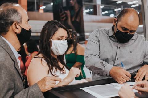 Maquiagem; Making of; Noiva; Noivo; Pré Wedding; Street Wedding; Celina Munhoz; Adriana Kruger; Manu Garcia; Camarim Madri; Wandering Wedding; São Francisco de Paula; Fotografia de Casal; Fotografia de Casamento; Pré Wedding; São Leopoldo; Belo Horizonte;'