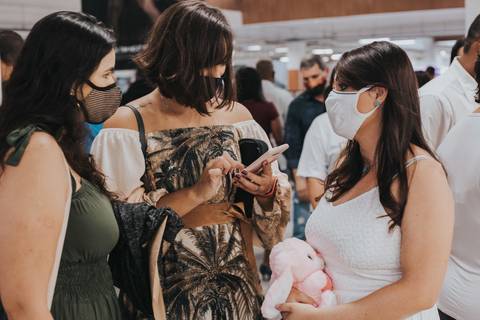 Maquiagem; Making of; Noiva; Noivo; Pré Wedding; Street Wedding; Celina Munhoz; Adriana Kruger; Manu Garcia; Camarim Madri; Wandering Wedding; São Francisco de Paula; Fotografia de Casal; Fotografia de Casamento; Pré Wedding; São Leopoldo; Belo Horizonte;'