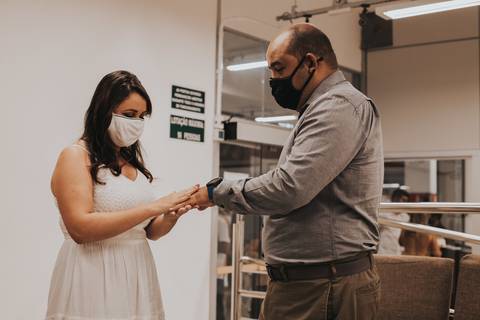 Maquiagem; Making of; Noiva; Noivo; Pré Wedding; Street Wedding; Celina Munhoz; Adriana Kruger; Manu Garcia; Camarim Madri; Wandering Wedding; São Francisco de Paula; Fotografia de Casal; Fotografia de Casamento; Pré Wedding; São Leopoldo; Belo Horizonte;'