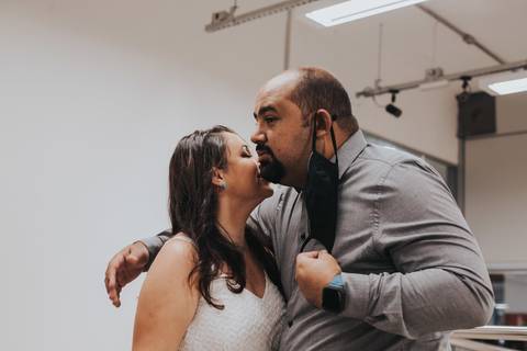 Maquiagem; Making of; Noiva; Noivo; Pré Wedding; Street Wedding; Celina Munhoz; Adriana Kruger; Manu Garcia; Camarim Madri; Wandering Wedding; São Francisco de Paula; Fotografia de Casal; Fotografia de Casamento; Pré Wedding; São Leopoldo; Belo Horizonte;'