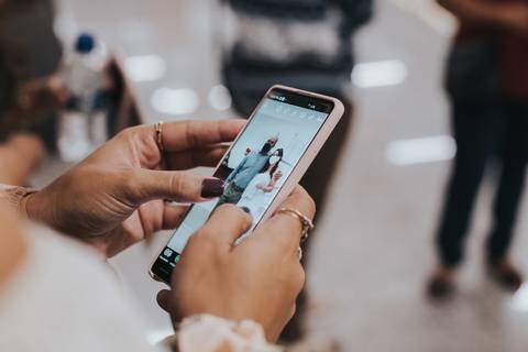 Maquiagem; Making of; Noiva; Noivo; Pré Wedding; Street Wedding; Celina Munhoz; Adriana Kruger; Manu Garcia; Camarim Madri; Wandering Wedding; São Francisco de Paula; Fotografia de Casal; Fotografia de Casamento; Pré Wedding; São Leopoldo; Belo Horizonte;'