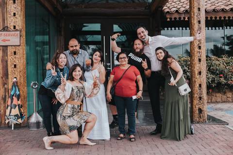 Maquiagem; Making of; Noiva; Noivo; Pré Wedding; Street Wedding; Celina Munhoz; Adriana Kruger; Manu Garcia; Camarim Madri; Wandering Wedding; São Francisco de Paula; Fotografia de Casal; Fotografia de Casamento; Pré Wedding; São Leopoldo; Belo Horizonte;'