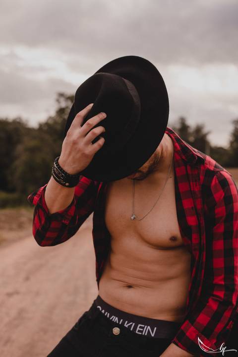 Ensaio Masculino; Fotografia Masculino; Recanto Bueno; Celina Munhoz; Novo Hamburgo; Fotografia Lifestyle; Nova Petropolis; Ensaio Teen; Retrato; Camarim Madri; Adriana Krieger; Manu Garcia; Secret Closet; Boudoir;'