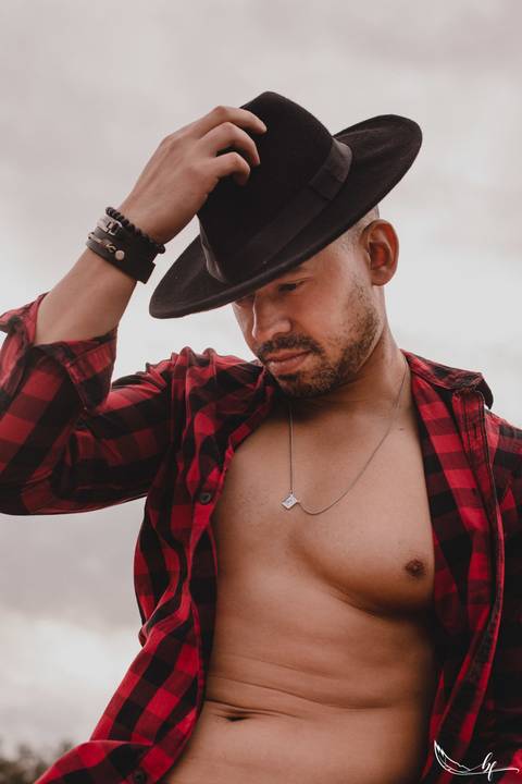 Ensaio Masculino; Fotografia Masculino; Recanto Bueno; Celina Munhoz; Novo Hamburgo; Fotografia Lifestyle; Nova Petropolis; Ensaio Teen; Retrato; Camarim Madri; Adriana Krieger; Manu Garcia; Secret Closet; Boudoir;'