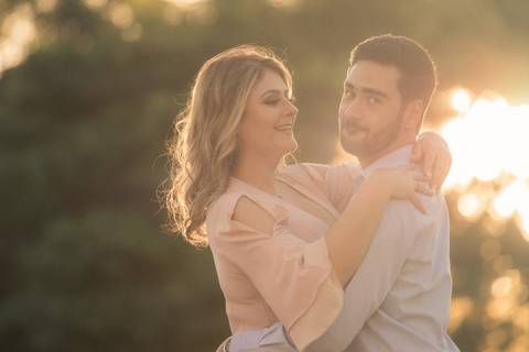 Maquiagem; Making of; Noiva; Noivo; Pré Wedding; Street Wedding; Celina Munhoz; Adriana Kruger; Manu Garcia; Camarim Madri; Wandering Wedding; São Francisco de Paula; Fotografia de Casal; Fotografia de Casamento; Pré Wedding; São Leopoldo; Belo Horizonte;'