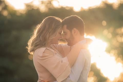 Maquiagem; Making of; Noiva; Noivo; Pré Wedding; Street Wedding; Celina Munhoz; Adriana Kruger; Manu Garcia; Camarim Madri; Wandering Wedding; São Francisco de Paula; Fotografia de Casal; Fotografia de Casamento; Pré Wedding; São Leopoldo; Belo Horizonte;'