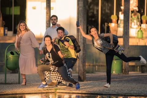 Maquiagem; Making of; Noiva; Noivo; Pré Wedding; Street Wedding; Celina Munhoz; Adriana Kruger; Manu Garcia; Camarim Madri; Wandering Wedding; São Francisco de Paula; Fotografia de Casal; Fotografia de Casamento; Pré Wedding; São Leopoldo; Belo Horizonte;'