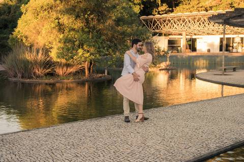 Maquiagem; Making of; Noiva; Noivo; Pré Wedding; Street Wedding; Celina Munhoz; Adriana Kruger; Manu Garcia; Camarim Madri; Wandering Wedding; São Francisco de Paula; Fotografia de Casal; Fotografia de Casamento; Pré Wedding; São Leopoldo; Belo Horizonte;'