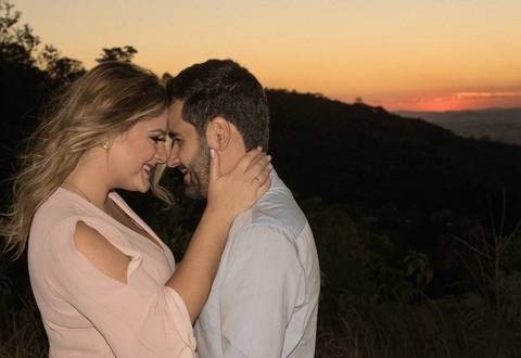 Maquiagem; Making of; Noiva; Noivo; Pré Wedding; Street Wedding; Celina Munhoz; Adriana Kruger; Manu Garcia; Camarim Madri; Wandering Wedding; São Francisco de Paula; Fotografia de Casal; Fotografia de Casamento; Pré Wedding; São Leopoldo; Belo Horizonte;'