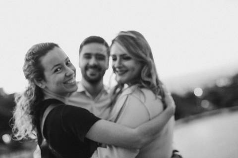 Maquiagem; Making of; Noiva; Noivo; Pré Wedding; Street Wedding; Celina Munhoz; Adriana Kruger; Manu Garcia; Camarim Madri; Wandering Wedding; São Francisco de Paula; Fotografia de Casal; Fotografia de Casamento; Pré Wedding; São Leopoldo; Belo Horizonte;'