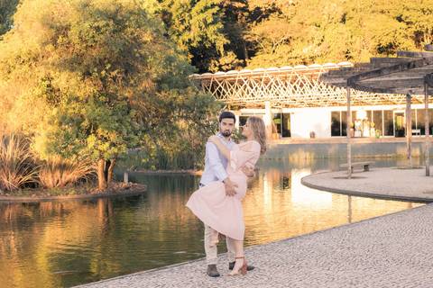 Maquiagem; Making of; Noiva; Noivo; Pré Wedding; Street Wedding; Celina Munhoz; Adriana Kruger; Manu Garcia; Camarim Madri; Wandering Wedding; São Francisco de Paula; Fotografia de Casal; Fotografia de Casamento; Pré Wedding; São Leopoldo; Belo Horizonte;'