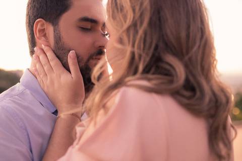 Maquiagem; Making of; Noiva; Noivo; Pré Wedding; Street Wedding; Celina Munhoz; Adriana Kruger; Manu Garcia; Camarim Madri; Wandering Wedding; São Francisco de Paula; Fotografia de Casal; Fotografia de Casamento; Pré Wedding; São Leopoldo; Belo Horizonte;'