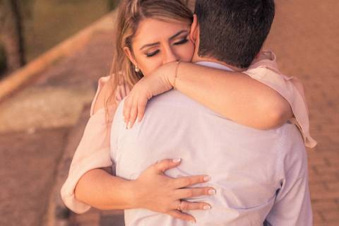 Maquiagem; Making of; Noiva; Noivo; Pré Wedding; Street Wedding; Celina Munhoz; Adriana Kruger; Manu Garcia; Camarim Madri; Wandering Wedding; São Francisco de Paula; Fotografia de Casal; Fotografia de Casamento; Pré Wedding; São Leopoldo; Belo Horizonte;'