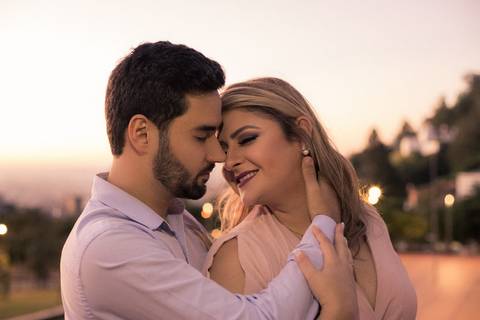 Maquiagem; Making of; Noiva; Noivo; Pré Wedding; Street Wedding; Celina Munhoz; Adriana Kruger; Manu Garcia; Camarim Madri; Wandering Wedding; São Francisco de Paula; Fotografia de Casal; Fotografia de Casamento; Pré Wedding; São Leopoldo; Belo Horizonte;'