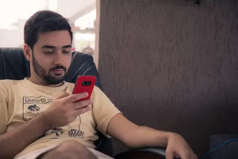 Maquiagem; Making of; Noiva; Noivo; Pré Wedding; Street Wedding; Celina Munhoz; Adriana Kruger; Manu Garcia; Camarim Madri; Wandering Wedding; São Francisco de Paula; Fotografia de Casal; Fotografia de Casamento; Pré Wedding; São Leopoldo; Belo Horizonte;'