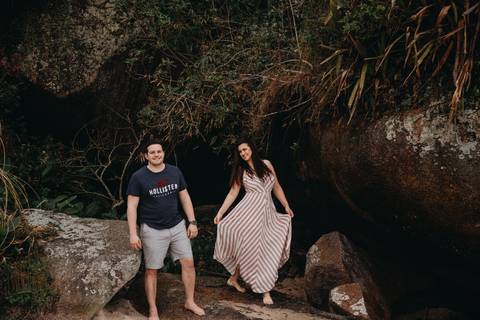 Maquiagem; Making of; Noiva; Noivo; Pré Wedding; Street Wedding; Celina Munhoz; Adriana Kruger; Manu Garcia; Camarim Madri; Wandering Wedding; São Francisco de Paula; Fotografia de Casal; Fotografia de Casamento; Pré Wedding; São Leopoldo; Belo Horizonte;'