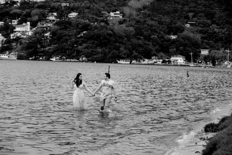 Maquiagem; Making of; Noiva; Noivo; Pré Wedding; Street Wedding; Celina Munhoz; Adriana Kruger; Manu Garcia; Camarim Madri; Wandering Wedding; São Francisco de Paula; Fotografia de Casal; Fotografia de Casamento; Pré Wedding; São Leopoldo; Belo Horizonte;'