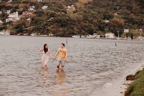 Maquiagem; Making of; Noiva; Noivo; Pré Wedding; Street Wedding; Celina Munhoz; Adriana Kruger; Manu Garcia; Camarim Madri; Wandering Wedding; São Francisco de Paula; Fotografia de Casal; Fotografia de Casamento; Pré Wedding; São Leopoldo; Belo Horizonte;'