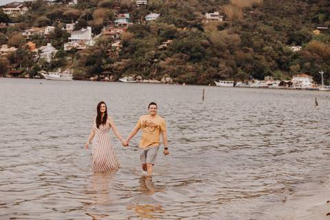 Maquiagem; Making of; Noiva; Noivo; Pré Wedding; Street Wedding; Celina Munhoz; Adriana Kruger; Manu Garcia; Camarim Madri; Wandering Wedding; São Francisco de Paula; Fotografia de Casal; Fotografia de Casamento; Pré Wedding; São Leopoldo; Belo Horizonte;'