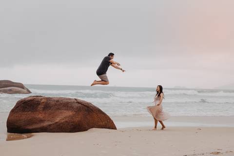 Maquiagem; Making of; Noiva; Noivo; Pré Wedding; Street Wedding; Celina Munhoz; Adriana Kruger; Manu Garcia; Camarim Madri; Wandering Wedding; São Francisco de Paula; Fotografia de Casal; Fotografia de Casamento; Pré Wedding; São Leopoldo; Belo Horizonte;'