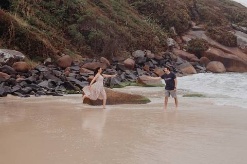 Maquiagem; Making of; Noiva; Noivo; Pré Wedding; Street Wedding; Celina Munhoz; Adriana Kruger; Manu Garcia; Camarim Madri; Wandering Wedding; São Francisco de Paula; Fotografia de Casal; Fotografia de Casamento; Pré Wedding; São Leopoldo; Belo Horizonte;'