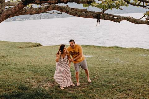 Maquiagem; Making of; Noiva; Noivo; Pré Wedding; Street Wedding; Celina Munhoz; Adriana Kruger; Manu Garcia; Camarim Madri; Wandering Wedding; São Francisco de Paula; Fotografia de Casal; Fotografia de Casamento; Pré Wedding; São Leopoldo; Belo Horizonte;'