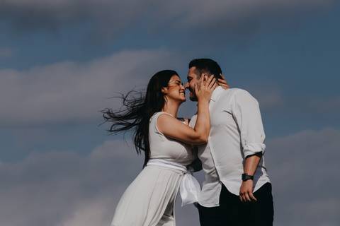 Maquiagem; Making of; Noiva; Noivo; Pré Wedding; Street Wedding; Celina Munhoz; Adriana Kruger; Manu Garcia; Camarim Madri; Wandering Wedding; São Francisco de Paula; Fotografia de Casal; Fotografia de Casamento; Pré Wedding; São Leopoldo; Belo Horizonte;'