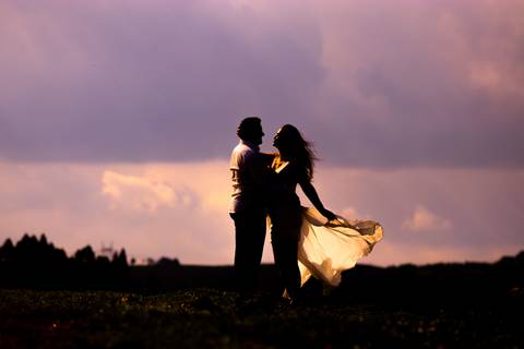 Maquiagem; Making of; Noiva; Noivo; Pré Wedding; Street Wedding; Celina Munhoz; Adriana Kruger; Manu Garcia; Camarim Madri; Wandering Wedding; São Francisco de Paula; Fotografia de Casal; Fotografia de Casamento; Pré Wedding; São Leopoldo; Belo Horizonte;'