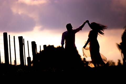 Maquiagem; Making of; Noiva; Noivo; Pré Wedding; Street Wedding; Celina Munhoz; Adriana Kruger; Manu Garcia; Camarim Madri; Wandering Wedding; São Francisco de Paula; Fotografia de Casal; Fotografia de Casamento; Pré Wedding; São Leopoldo; Belo Horizonte;'