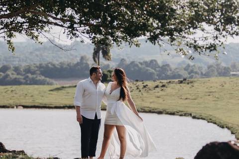 Maquiagem; Making of; Noiva; Noivo; Pré Wedding; Street Wedding; Celina Munhoz; Adriana Kruger; Manu Garcia; Camarim Madri; Wandering Wedding; São Francisco de Paula; Fotografia de Casal; Fotografia de Casamento; Pré Wedding; São Leopoldo; Belo Horizonte;'