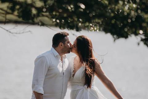 Maquiagem; Making of; Noiva; Noivo; Pré Wedding; Street Wedding; Celina Munhoz; Adriana Kruger; Manu Garcia; Camarim Madri; Wandering Wedding; São Francisco de Paula; Fotografia de Casal; Fotografia de Casamento; Pré Wedding; São Leopoldo; Belo Horizonte;'