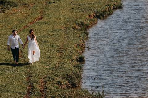 Maquiagem; Making of; Noiva; Noivo; Pré Wedding; Street Wedding; Celina Munhoz; Adriana Kruger; Manu Garcia; Camarim Madri; Wandering Wedding; São Francisco de Paula; Fotografia de Casal; Fotografia de Casamento; Pré Wedding; São Leopoldo; Belo Horizonte;'