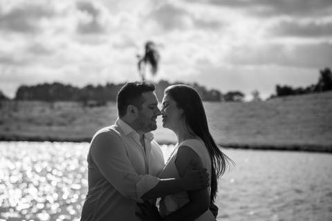 Maquiagem; Making of; Noiva; Noivo; Pré Wedding; Street Wedding; Celina Munhoz; Adriana Kruger; Manu Garcia; Camarim Madri; Wandering Wedding; São Francisco de Paula; Fotografia de Casal; Fotografia de Casamento; Pré Wedding; São Leopoldo; Belo Horizonte;'