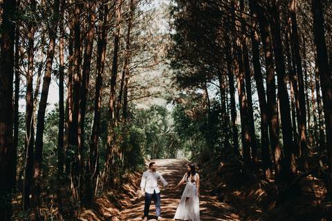 Maquiagem; Making of; Noiva; Noivo; Pré Wedding; Street Wedding; Celina Munhoz; Adriana Kruger; Manu Garcia; Camarim Madri; Wandering Wedding; São Francisco de Paula; Fotografia de Casal; Fotografia de Casamento; Pré Wedding; São Leopoldo; Belo Horizonte;'