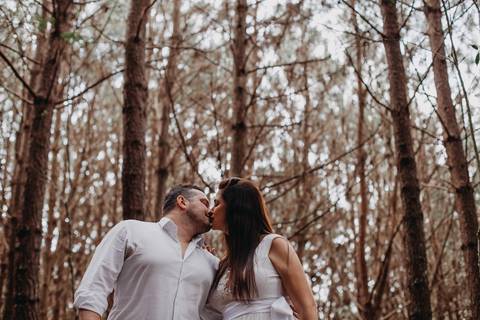 Maquiagem; Making of; Noiva; Noivo; Pré Wedding; Street Wedding; Celina Munhoz; Adriana Kruger; Manu Garcia; Camarim Madri; Wandering Wedding; São Francisco de Paula; Fotografia de Casal; Fotografia de Casamento; Pré Wedding; São Leopoldo; Belo Horizonte;'