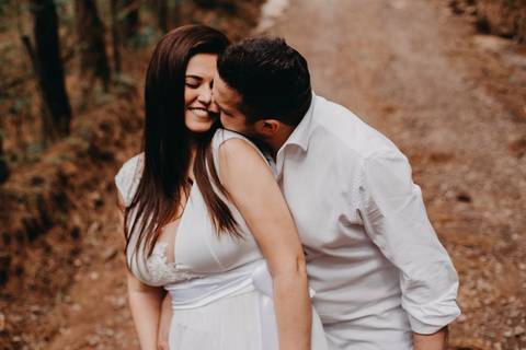 Maquiagem; Making of; Noiva; Noivo; Pré Wedding; Street Wedding; Celina Munhoz; Adriana Kruger; Manu Garcia; Camarim Madri; Wandering Wedding; São Francisco de Paula; Fotografia de Casal; Fotografia de Casamento; Pré Wedding; São Leopoldo; Belo Horizonte;'