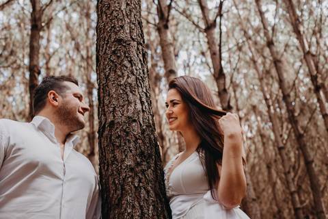 Maquiagem; Making of; Noiva; Noivo; Pré Wedding; Street Wedding; Celina Munhoz; Adriana Kruger; Manu Garcia; Camarim Madri; Wandering Wedding; São Francisco de Paula; Fotografia de Casal; Fotografia de Casamento; Pré Wedding; São Leopoldo; Belo Horizonte;'