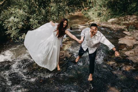 Maquiagem; Making of; Noiva; Noivo; Pré Wedding; Street Wedding; Celina Munhoz; Adriana Kruger; Manu Garcia; Camarim Madri; Wandering Wedding; São Francisco de Paula; Fotografia de Casal; Fotografia de Casamento; Pré Wedding; São Leopoldo; Belo Horizonte;'