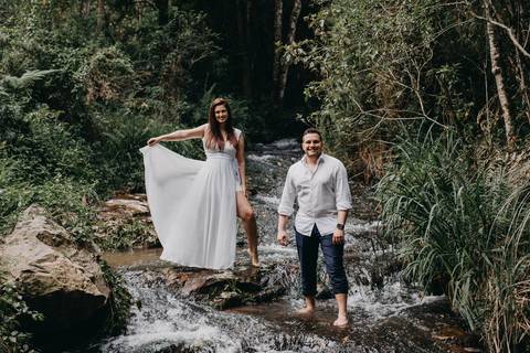 Maquiagem; Making of; Noiva; Noivo; Pré Wedding; Street Wedding; Celina Munhoz; Adriana Kruger; Manu Garcia; Camarim Madri; Wandering Wedding; São Francisco de Paula; Fotografia de Casal; Fotografia de Casamento; Pré Wedding; São Leopoldo; Belo Horizonte;'