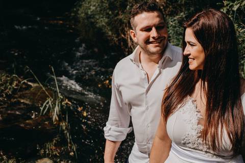 Maquiagem; Making of; Noiva; Noivo; Pré Wedding; Street Wedding; Celina Munhoz; Adriana Kruger; Manu Garcia; Camarim Madri; Wandering Wedding; São Francisco de Paula; Fotografia de Casal; Fotografia de Casamento; Pré Wedding; São Leopoldo; Belo Horizonte;'